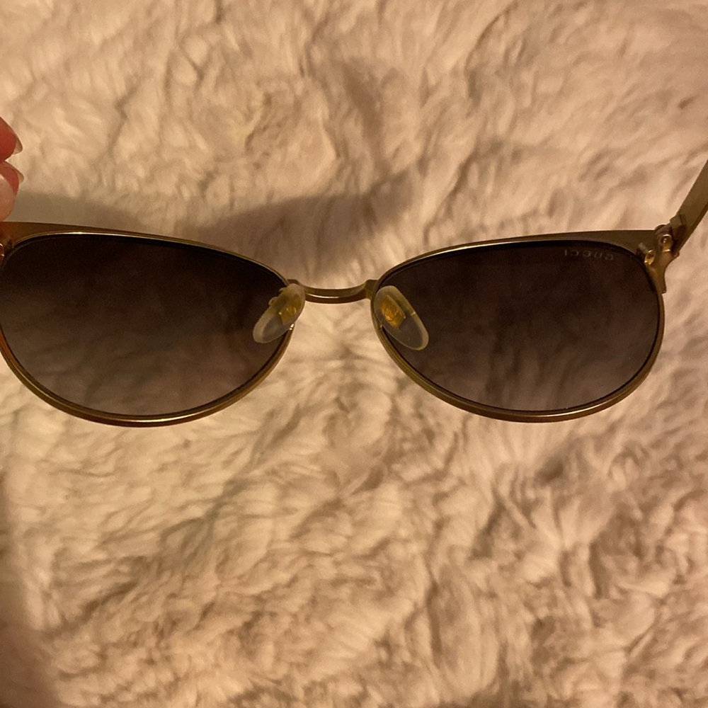 Gucci Women's Black and Gold Sunglasses Authentic - Picture 10 of 14